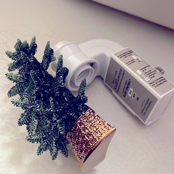 Natural Tree Wallflowers Scent Control Plug In! - Picture 2 of 2